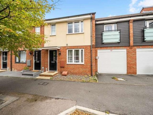 House for sale in Dunstable, Central Bedfordshire