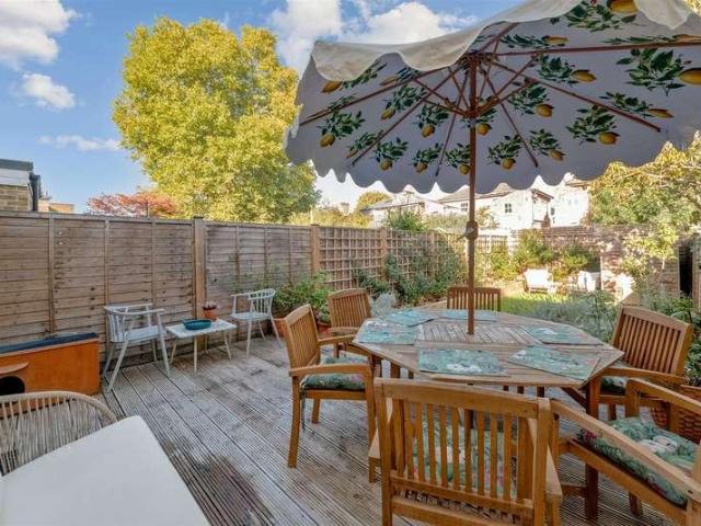 House for sale in South Wimbledon, Greater London
