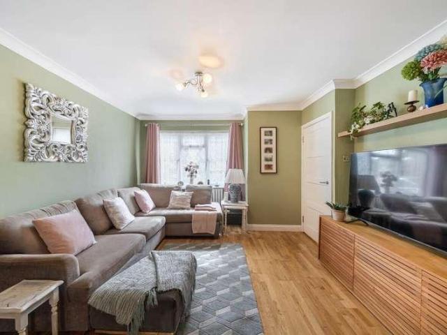House for sale in Harrow Weald, Greater London