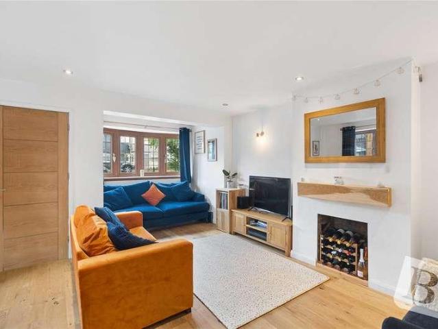 House for sale in Pilgrims' Hatch, Navestock Side