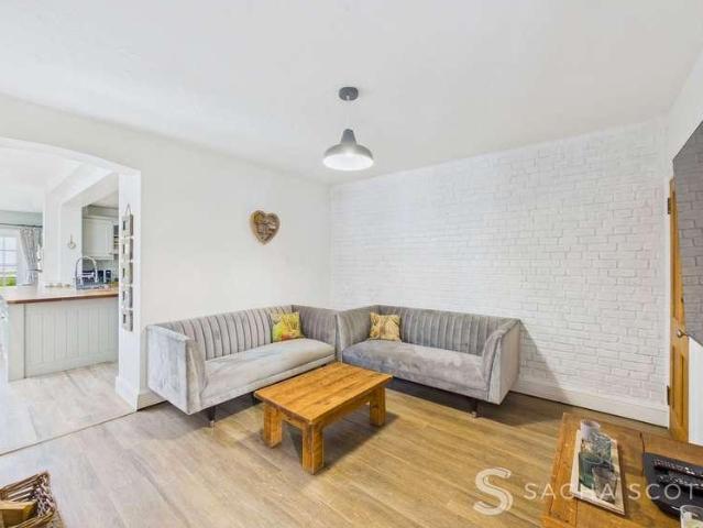 House for sale in Walton On The Hill, Reigate and Banstead