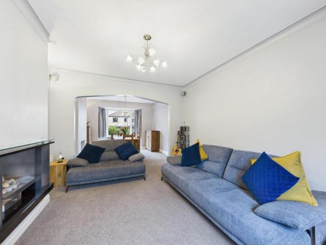 House for sale in Cottingley, West Yorkshire