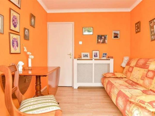House for sale in Felpham, Clapham
