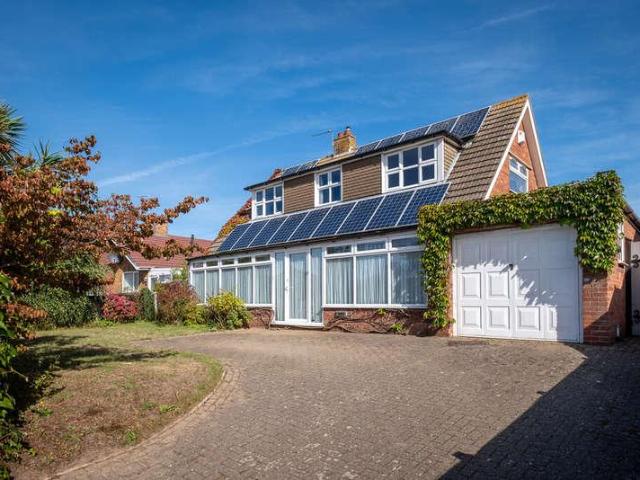 House for sale in Bradwell, Great Yarmouth