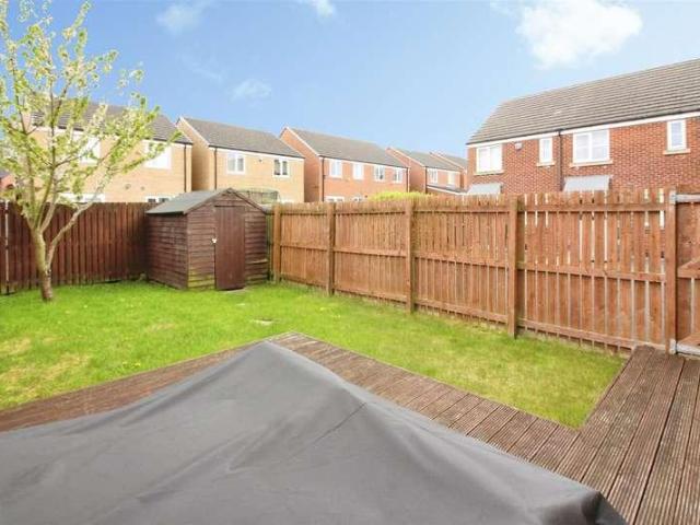 House for sale in Whinmoor, West Yorkshire