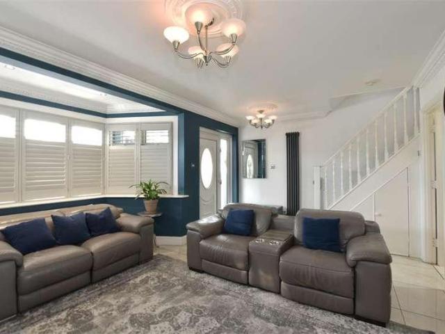 House for sale in Woodford Green, Clayhall