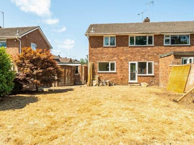 House for sale in Woodley