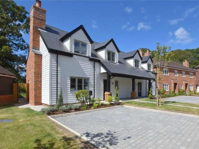 House for sale in Fole, Surrey