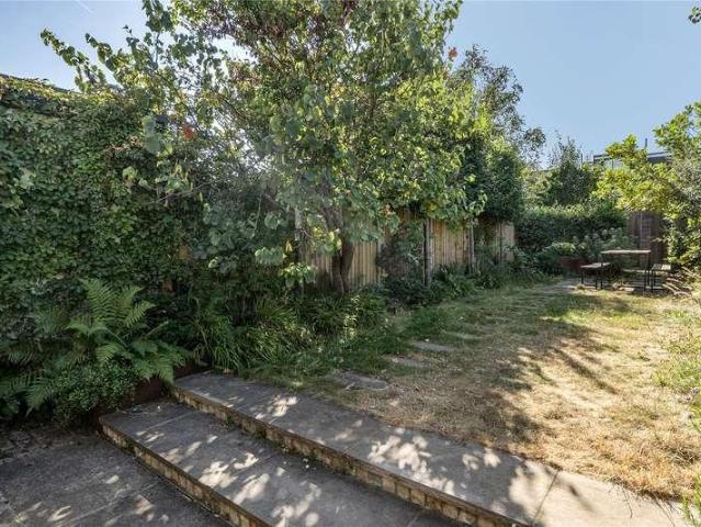 House for sale in Tolworth, Greater London