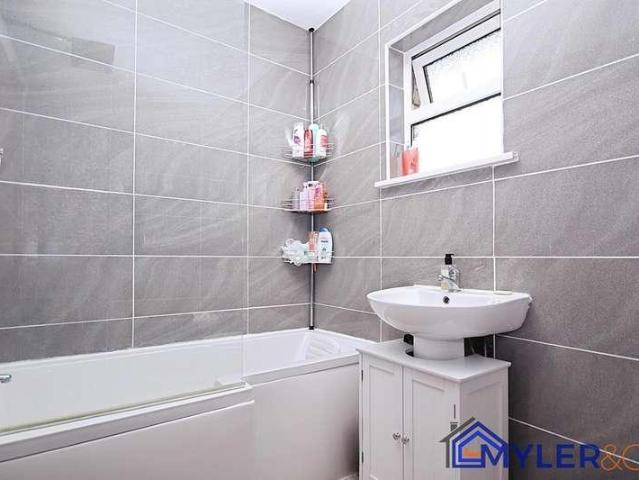 House for sale in Widnes, Cheshire
