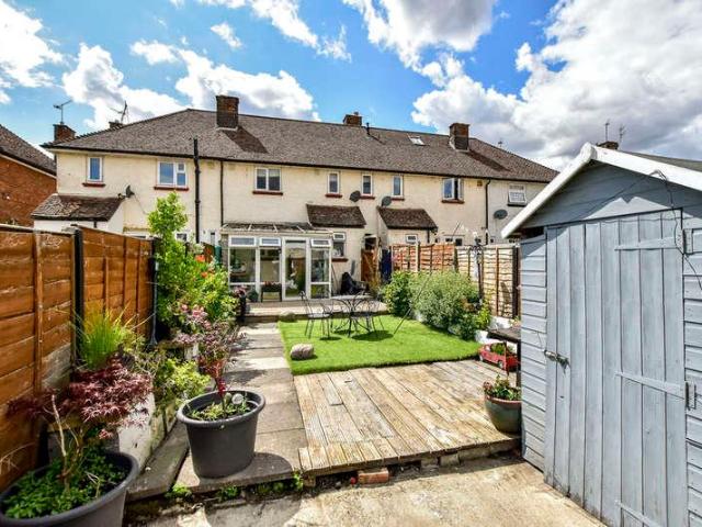 House for sale in Watford, Kingswood