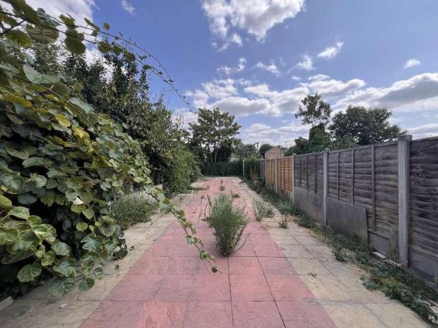 House for sale in Little Ilford, Greater London