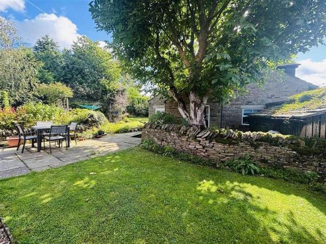 House for sale in Little Padfield, Charlesworth
