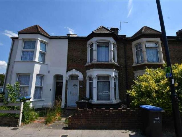 House for sale in Ponders End, Greater London