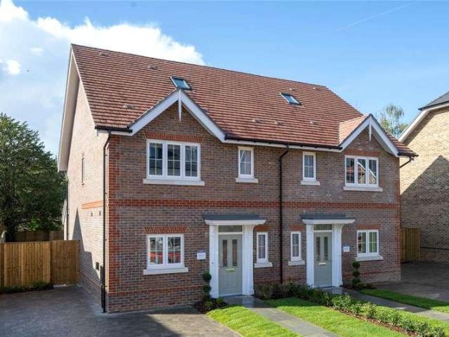 House for sale in Martin's Heron, Winkfield