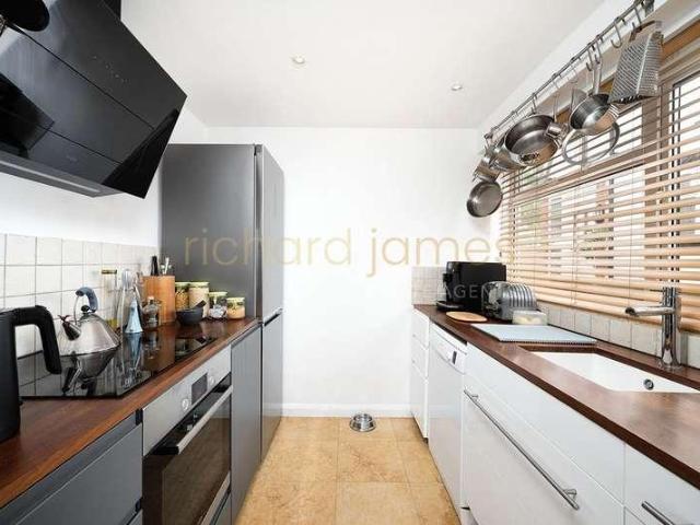 House for sale in Mill Hill, Greater London