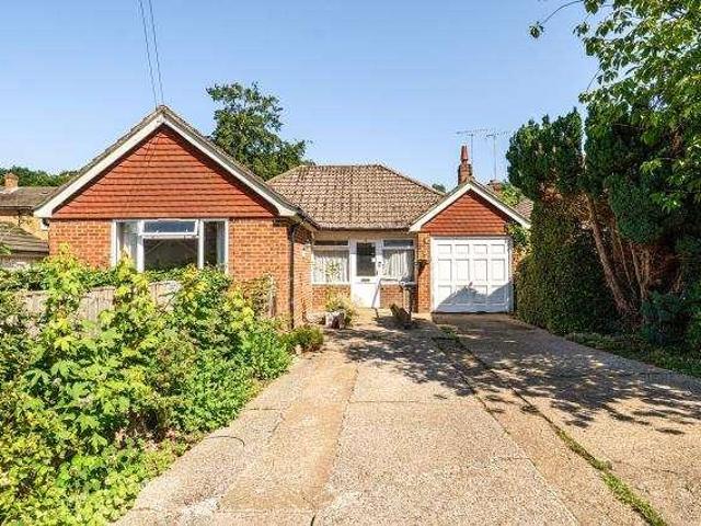 House for sale in Heol-las, Surrey