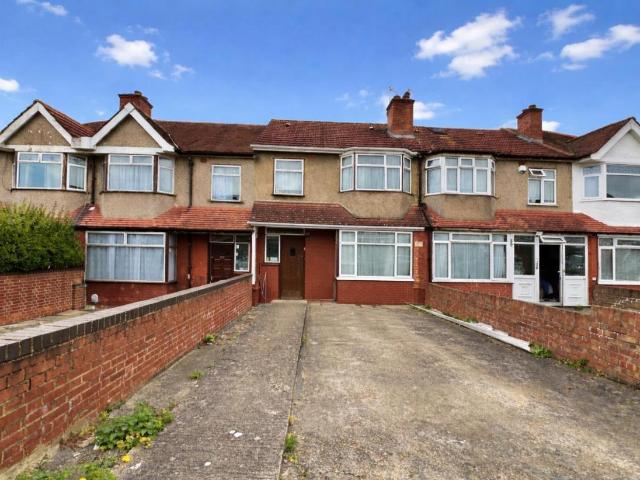 House for sale in London Borough of Ealing, Greenford