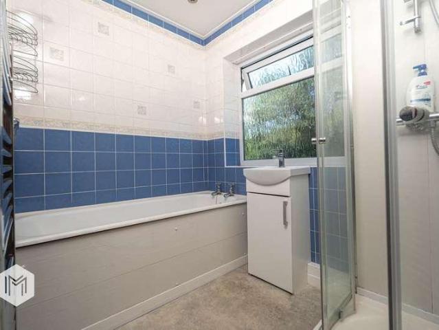 House for sale in Bradshaw, Lee Bank