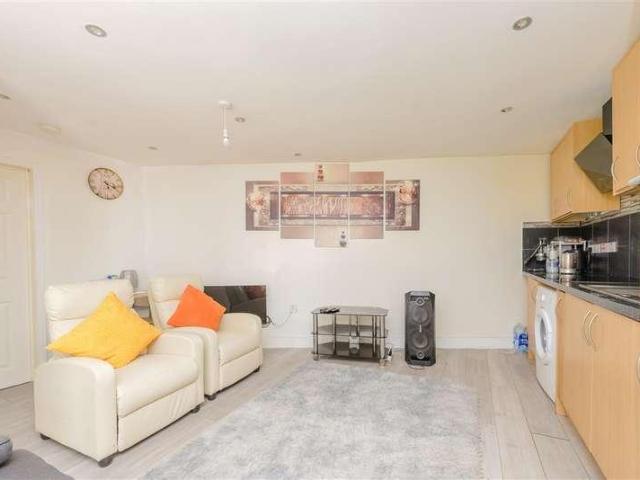 House for sale in Swanscombe and Greenhithe, Monks Orchard