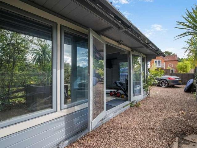 House for sale in Kingswood, Warwick