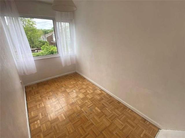 House for sale in Croydon, Forestdale