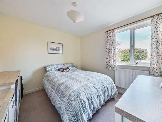 House for sale in Tewkesbury, Priors Park