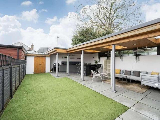 House for sale in The Hale, Mill Hill