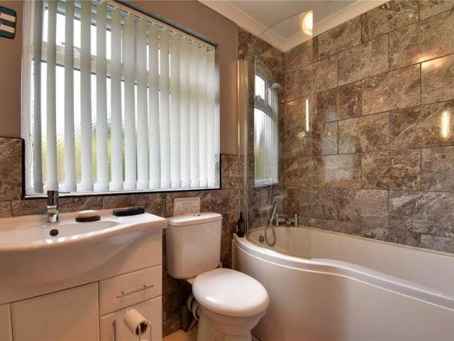 House for sale in Scruton