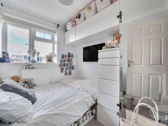 House for sale in Fole, Surrey