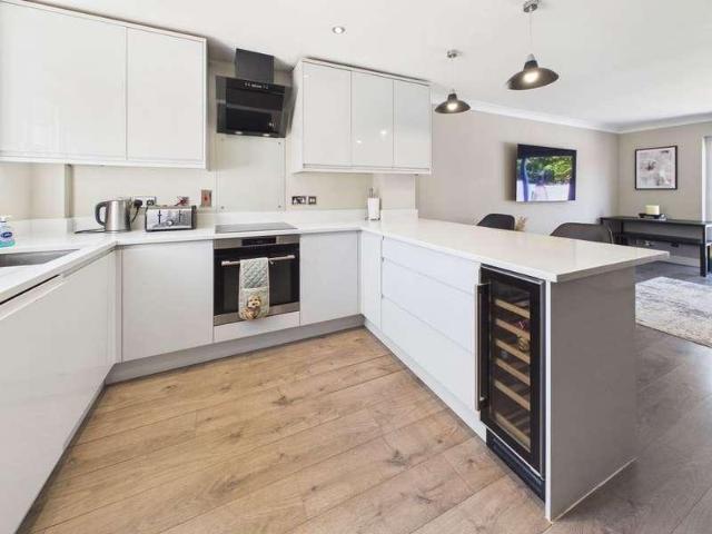 House for sale in Caterham on the Hill, Tandridge