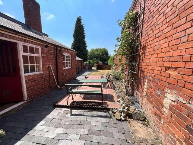 House for sale in Halesowen, West Midlands