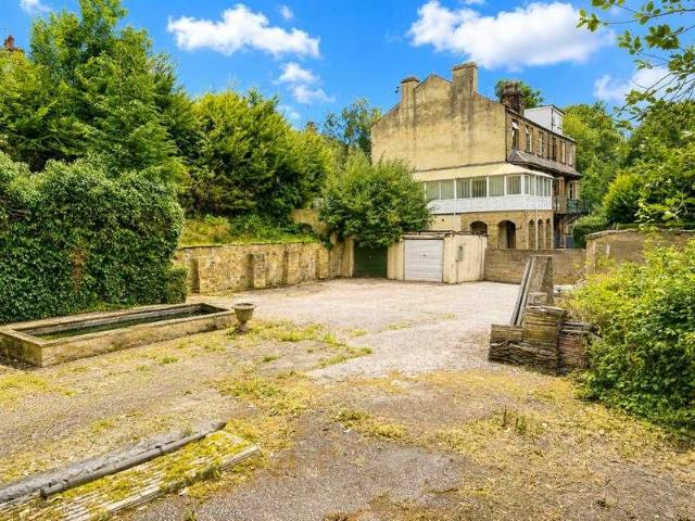 House for sale in Apperley Bridge, West Yorkshire