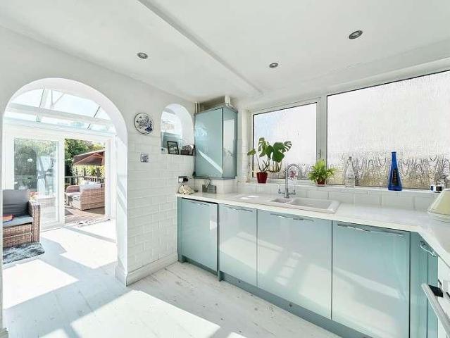 House for sale in Walton On The Hill, Red Hill
