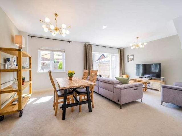House for sale in Emmbrook, Wokingham