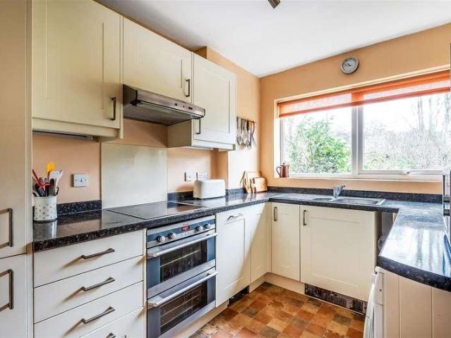 House for sale in Oxted, Hillview