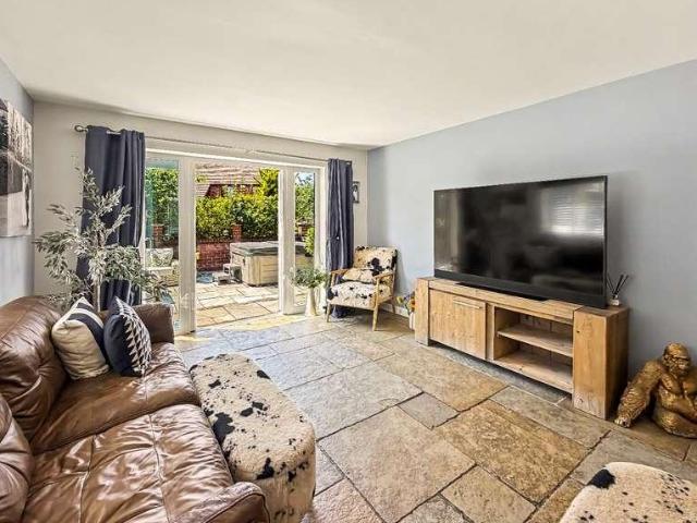 House for sale in Crick, Northamptonshire