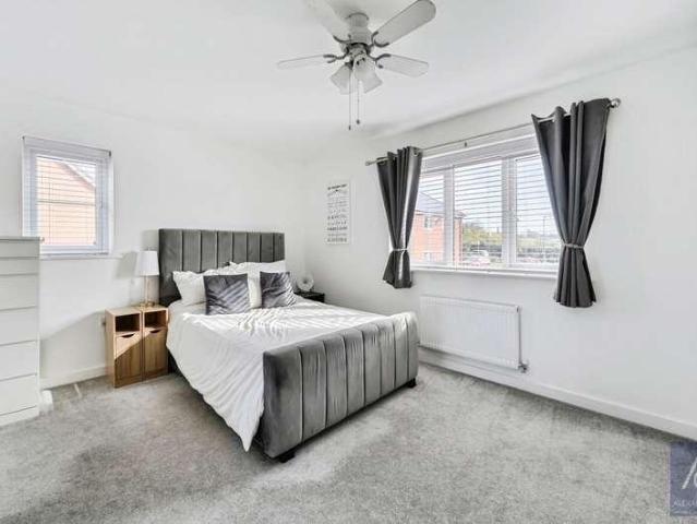 House for sale in Steeple Claydon, Buckinghamshire