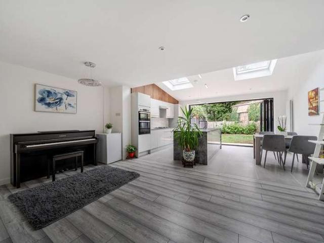 House for sale in Lower Halliford, Spelthorne