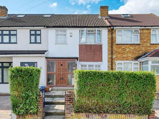 House for sale in London Borough of Ealing, Greenford