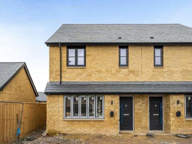 House for sale in Carterton, West Oxfordshire