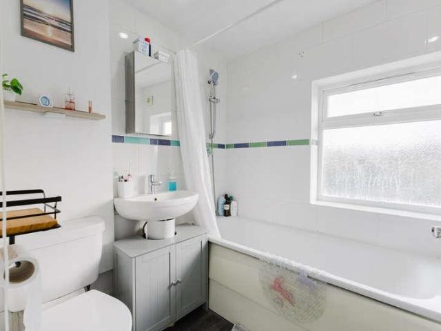 House for sale in Kingswood, Watford