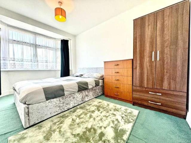 House for sale in Little Heath, Goodmayes