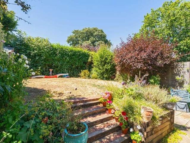 House for sale in Hillview, Surrey