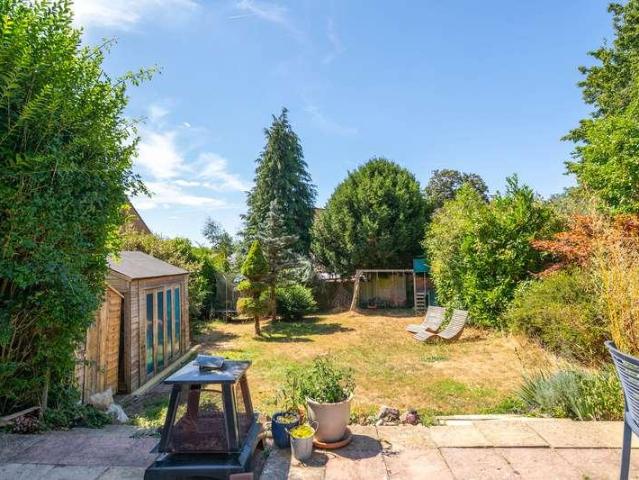 House for sale in Woodhatch, Red Hill