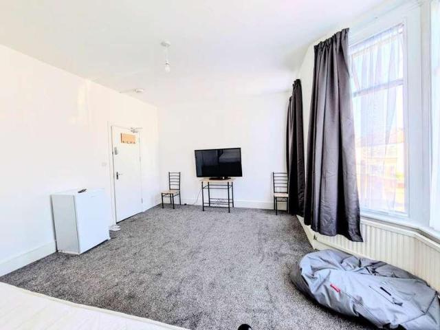 House for sale in Little Ilford, Greater London