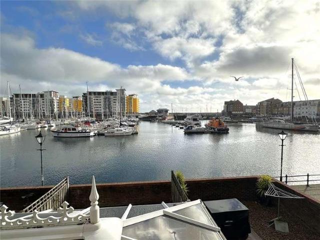 House for sale in Sovereign Harbour, Eastbourne