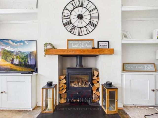 House for sale in Mold