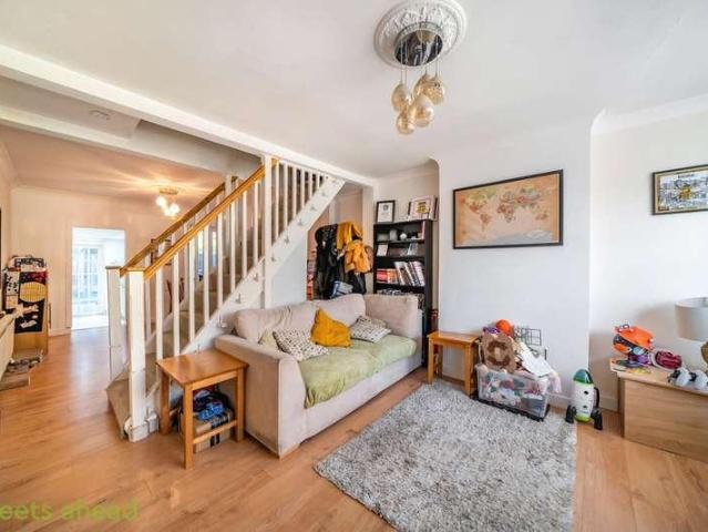 House for sale in London Borough of Croydon, Waddon