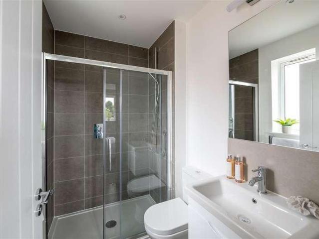 House for sale in Burstow, Hillview